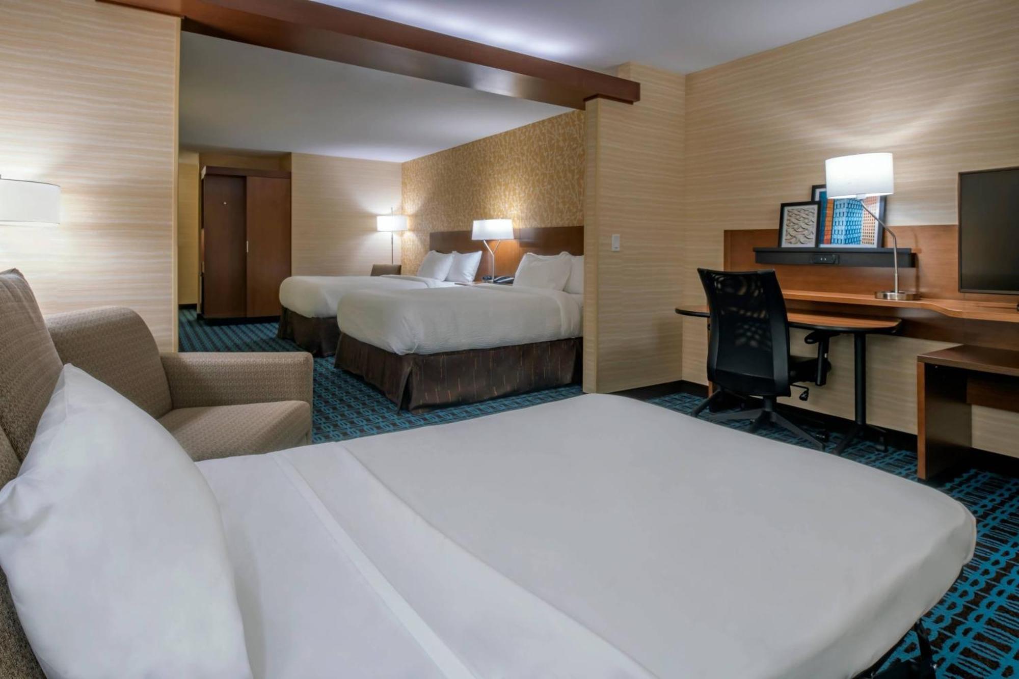 Fairfield Inn & Suites By Marriott Boston Marlborough/Apex Center Exterior photo